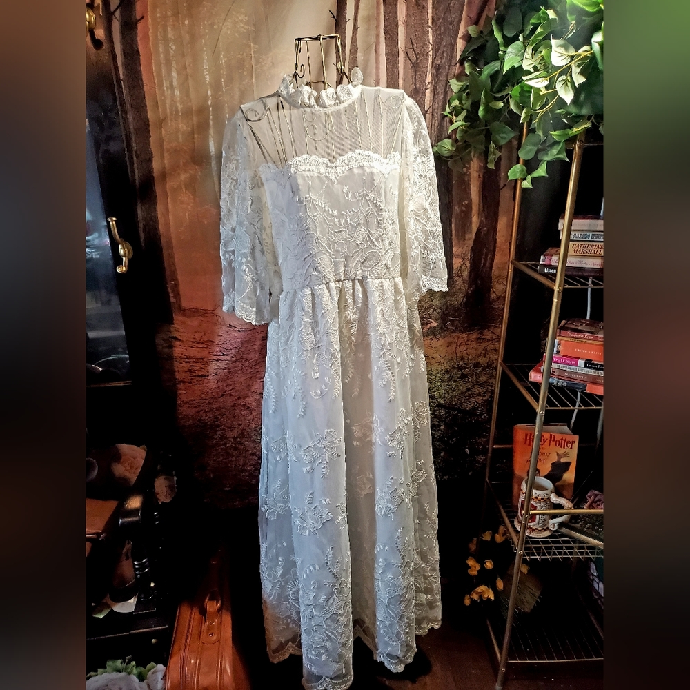 ❤Elegant White Laced Gown❤
